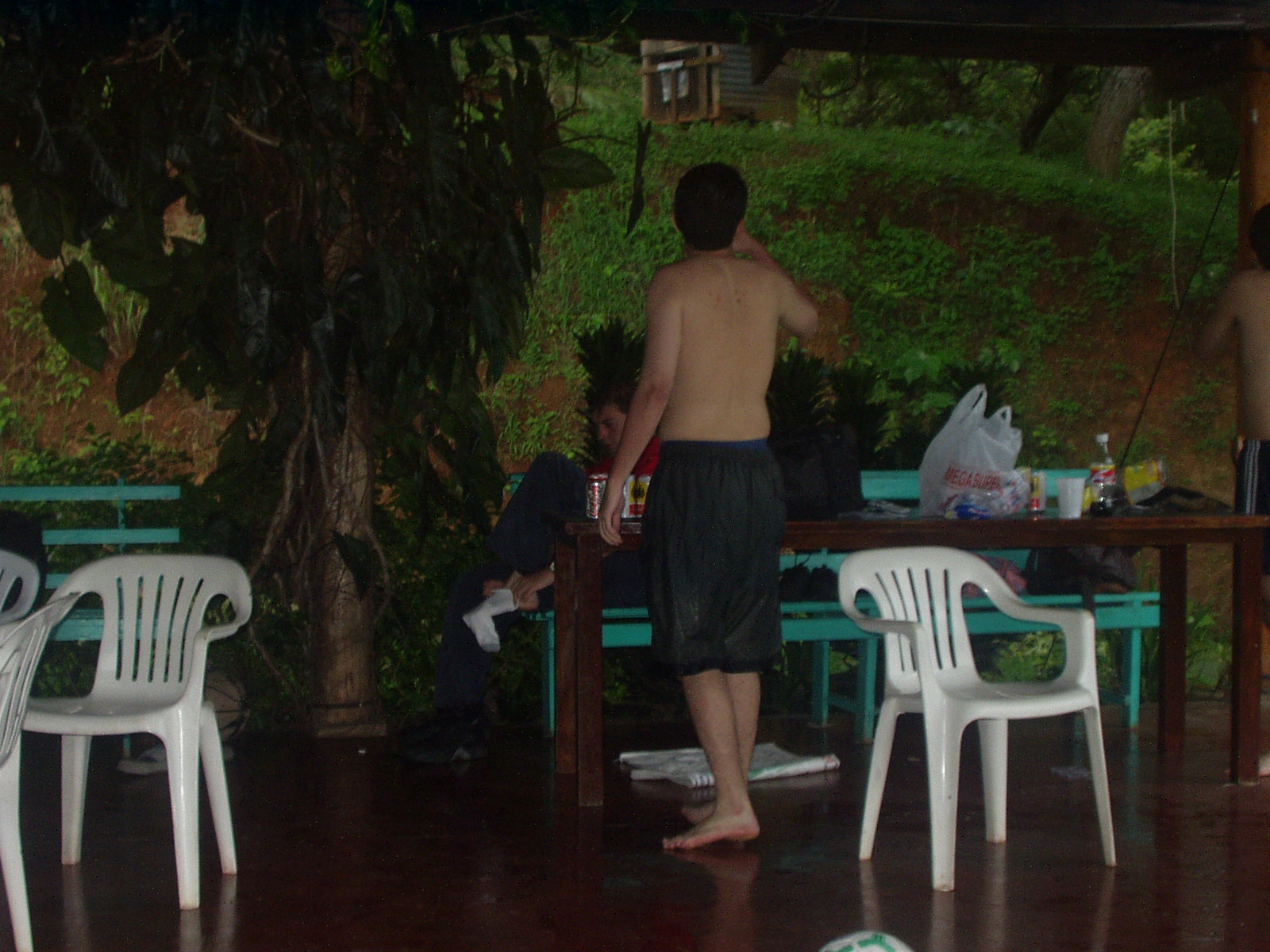 Rigo. "Hidratndose". No precisamente con agua.