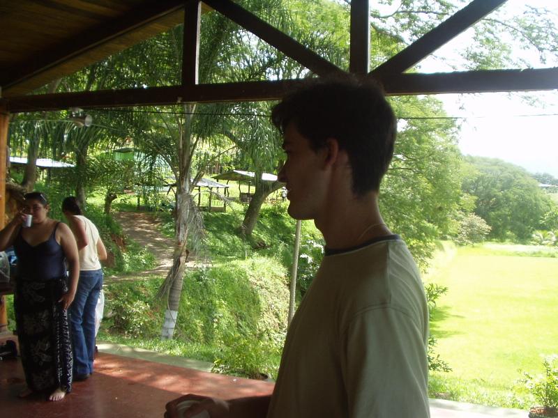 El sospechoso de perfil.