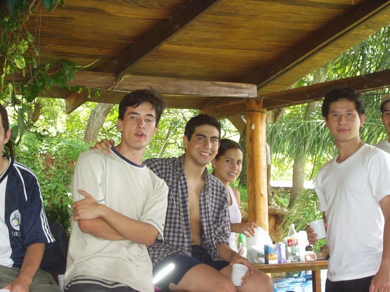 Juan, Eddy, Ethel y Rafa.