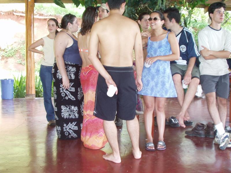 El grupo y Alexis. No es su mejor pose.
