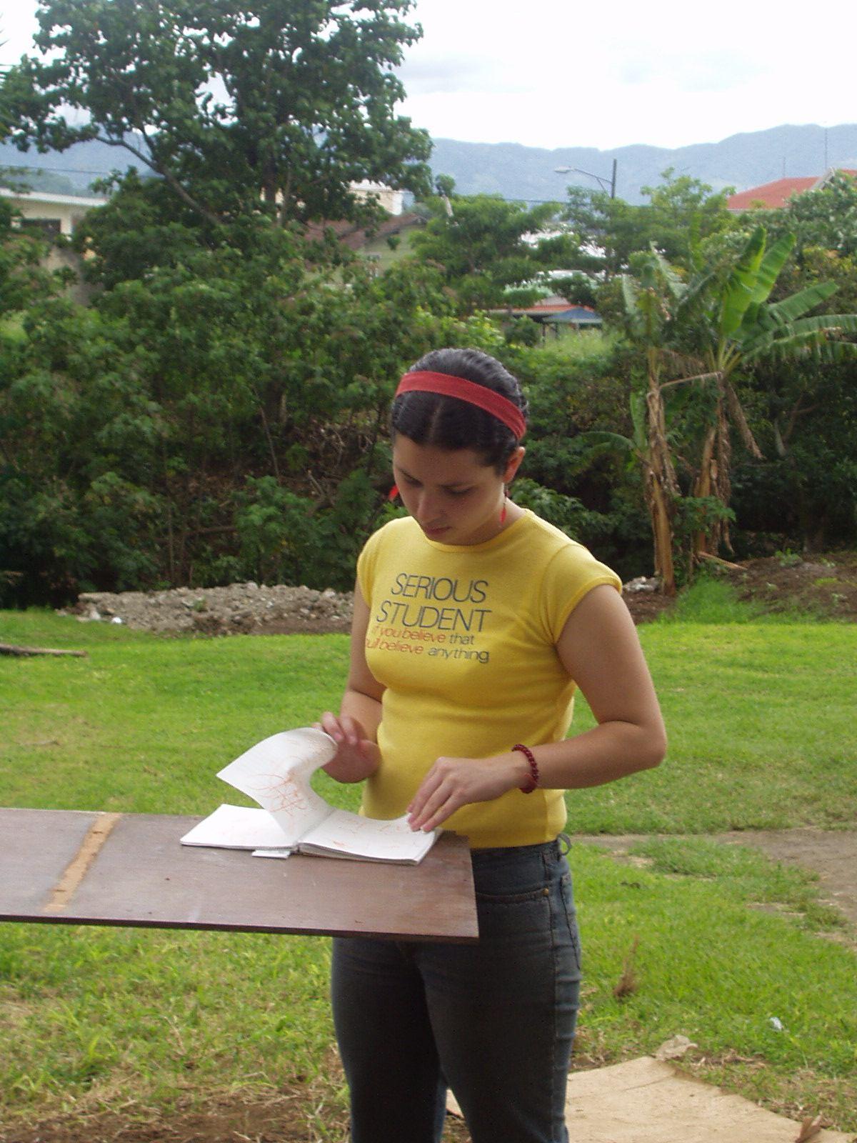 Karina, arquitecta de la bilbioteca.