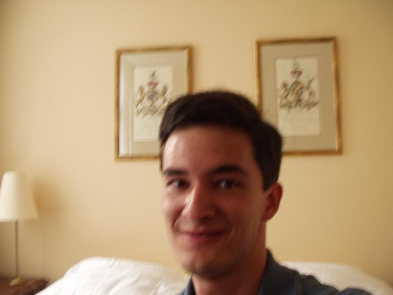 Lo hice! Foto en el Hotel Grand Canal, Delft. (31/07/2002)