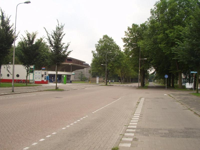 Vista de Mekelweg, calle principal de las facultades y el Aula