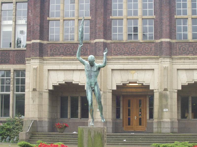 Estatua de Prometeo, titn del fuego