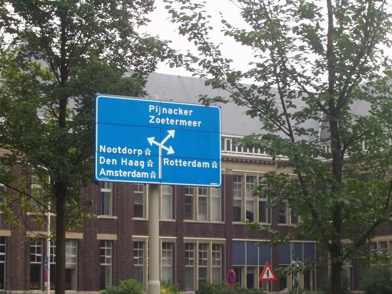 Rtulo del trnsito: caminos a Nootdorp, La Haya, Amsterdam y Rotterdam, Pijnacker y Zoetermeer