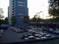 Vista desde mi cuarto hacia afuera. Ntense cmo son los edificios de aptos., y el sper Albert Heijn abajo