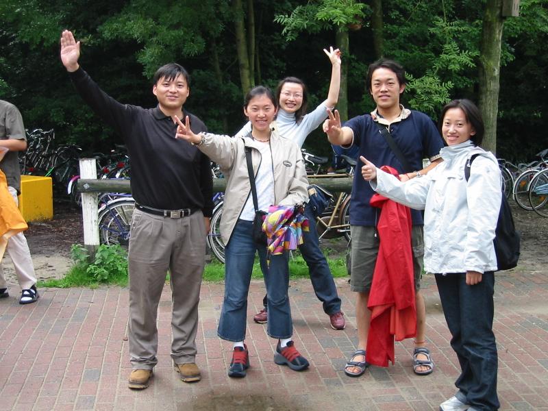 Mas chinos. La del fondo es Chen-Yu Chang (Taiwan);  el mae de la derecha es compa tambien...