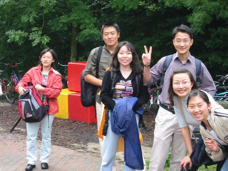 Ms chinos. Chen-Yu a la derecha (segunda de derecha a izq.)