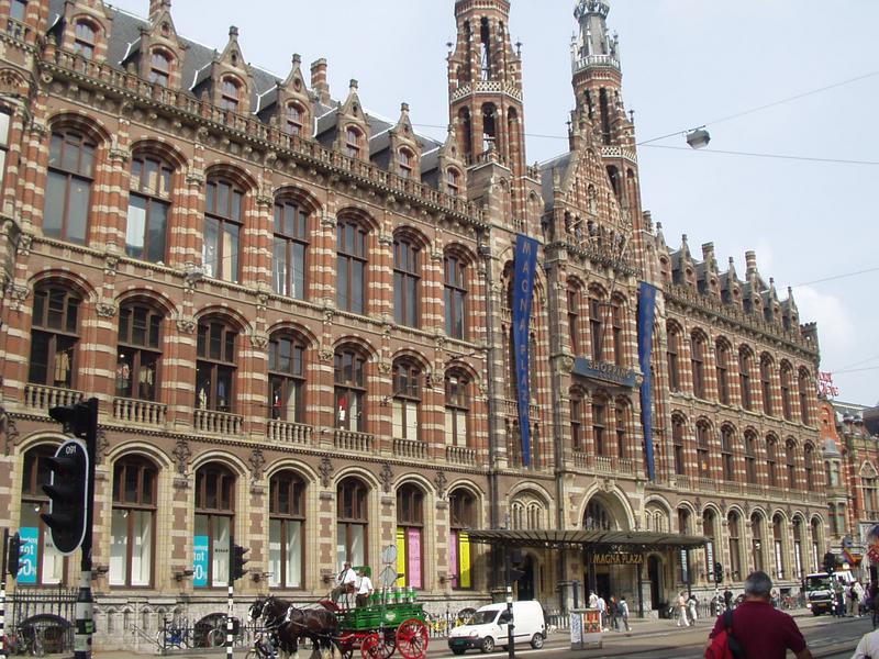 Fue construido en 1899 *como la oficina de correos*