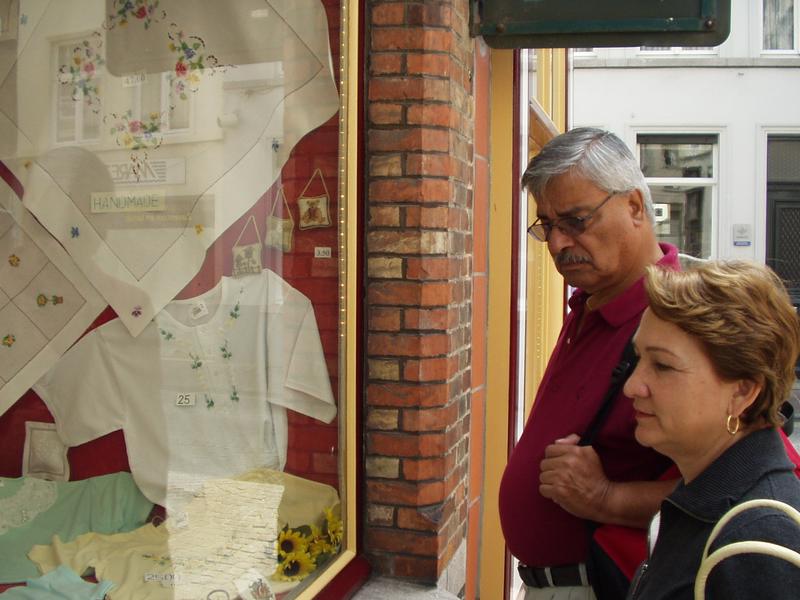 Window-shopping the famouse Brugge lace pieces