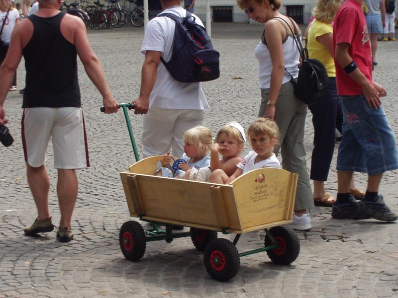 Hmmm... why am I not carried like this?!