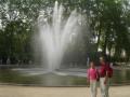 Mis paps y la fuente de los jardines.