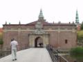 Helsingr: entrace to Kronborg castle