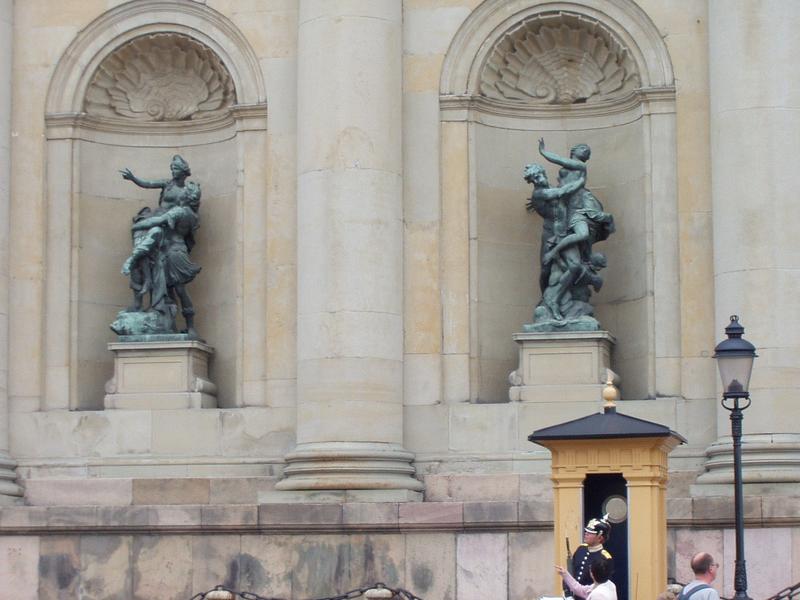 Statues and royal guard
