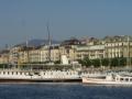 Botes y edificios.