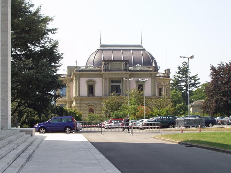 Side view, Ariana museum.