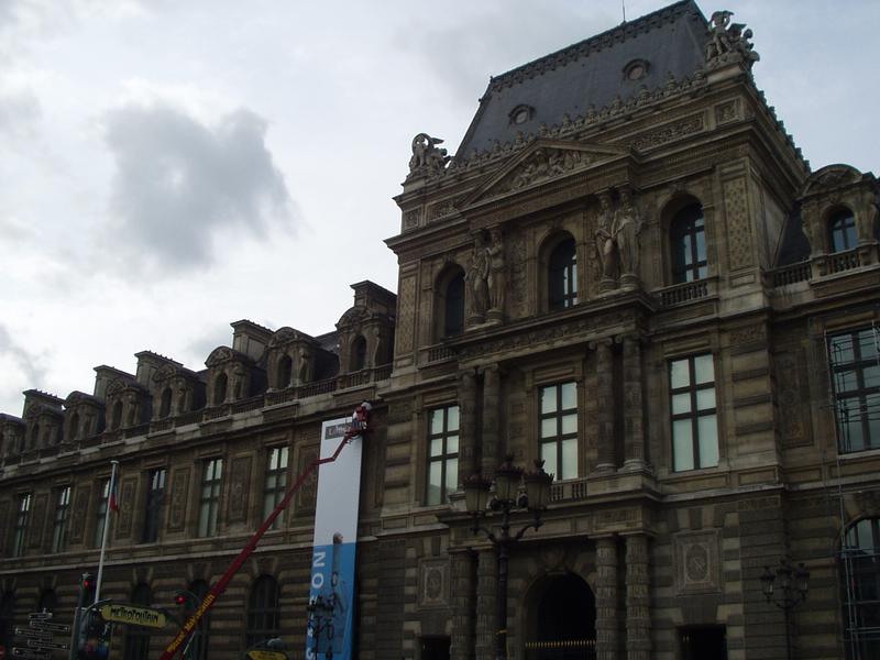 .. nos topamos con el Palacio del Louvre