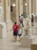 Visitando el museo en pareja..