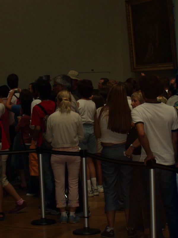 Gente viendo la Mona Lisa