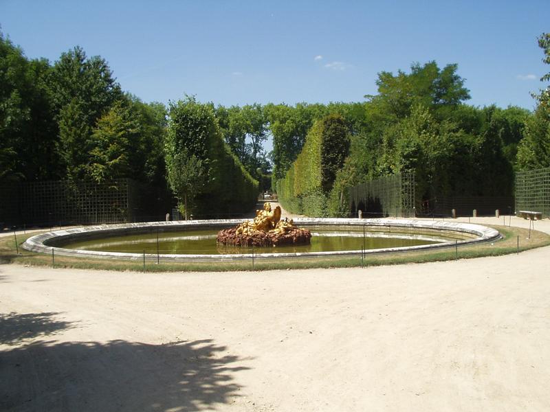 Small fountain in one of the minor gardens