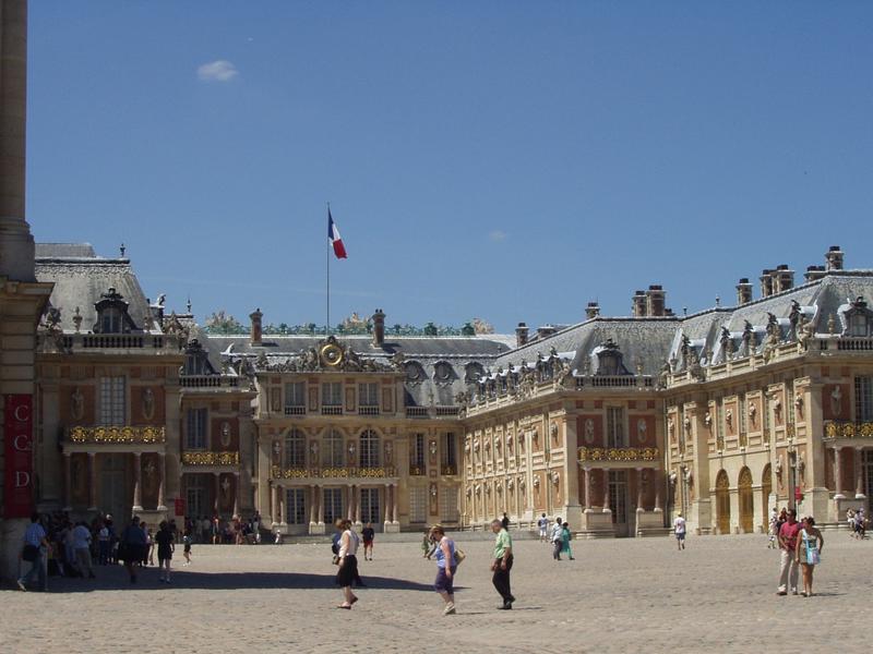 Back to the main entrance