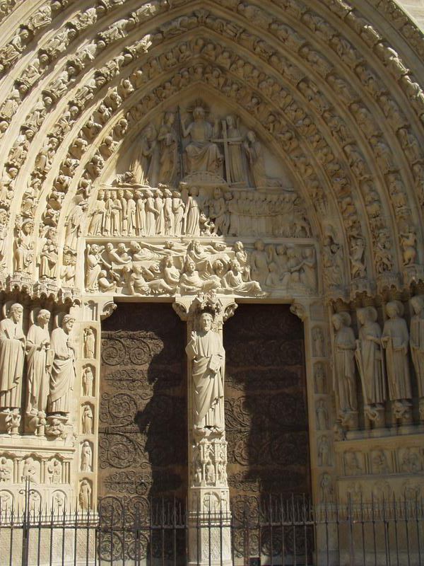 Detalle de la entrada principal.