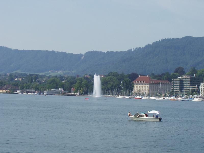 Fuente en el lago.