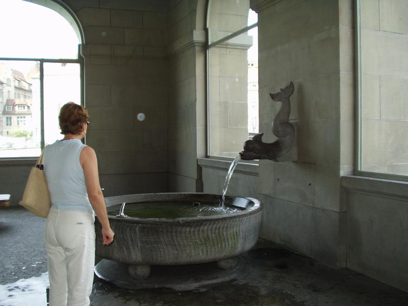 Fuente en un edificio.