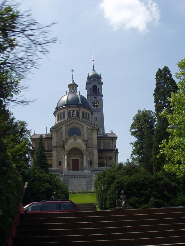 Iglesia en la parte alta.