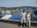 Mi mam y yo en el lago.