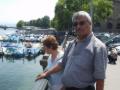 Mis paps a la orilla del lago.